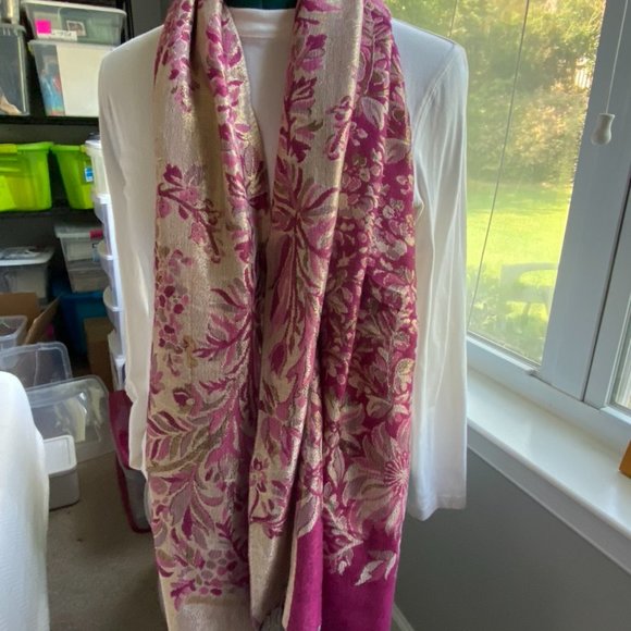 Shawl or Large scarf! - Picture 5 of 10